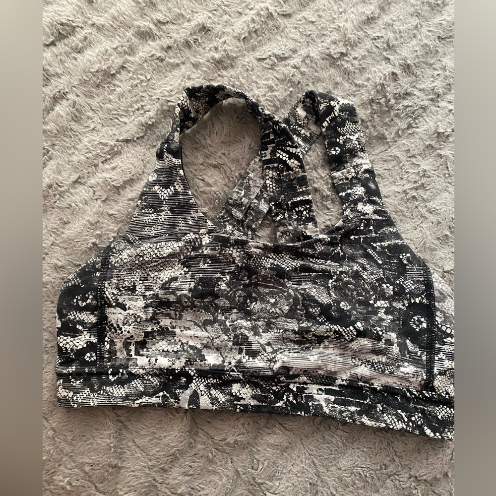Lululemon sports bra